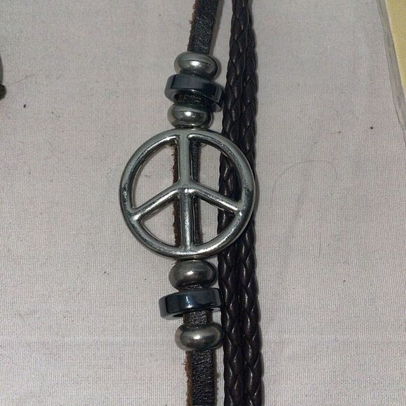 4 multi strap leather bracelets - Picture 5 of 7